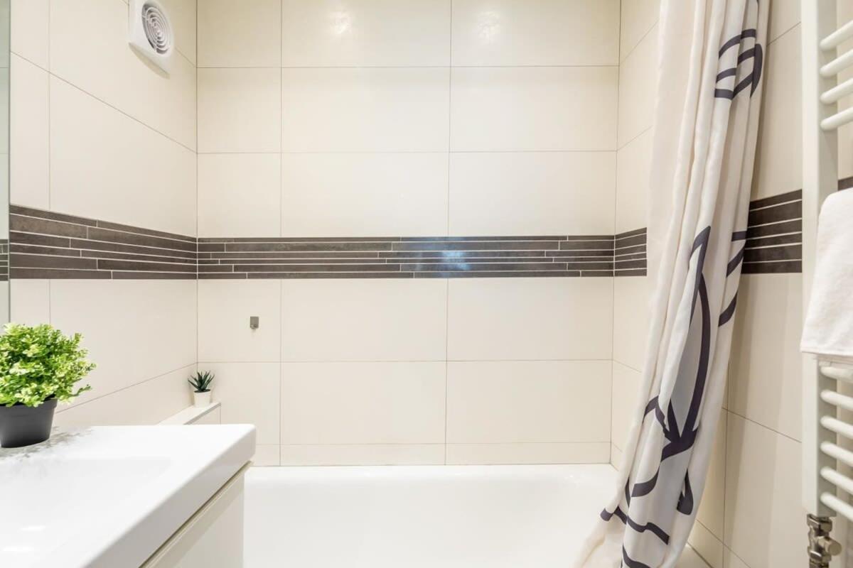 Cozy Quiet Apartment With A Balcony 부다페스트 외부 사진