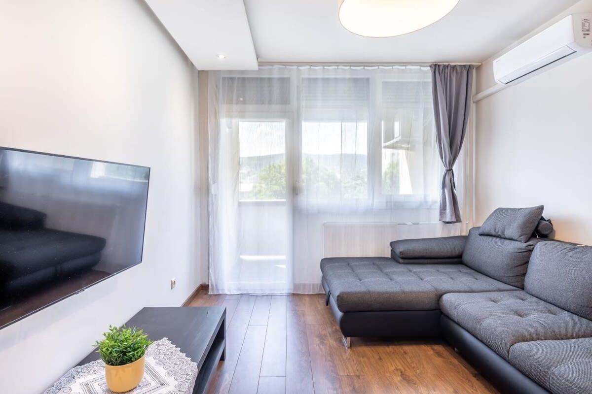 Cozy Quiet Apartment With A Balcony 부다페스트 외부 사진